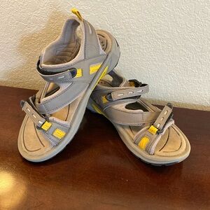 Teva Women's Kinetic Circuit 6915 Taupe Sports Sandals Size 8